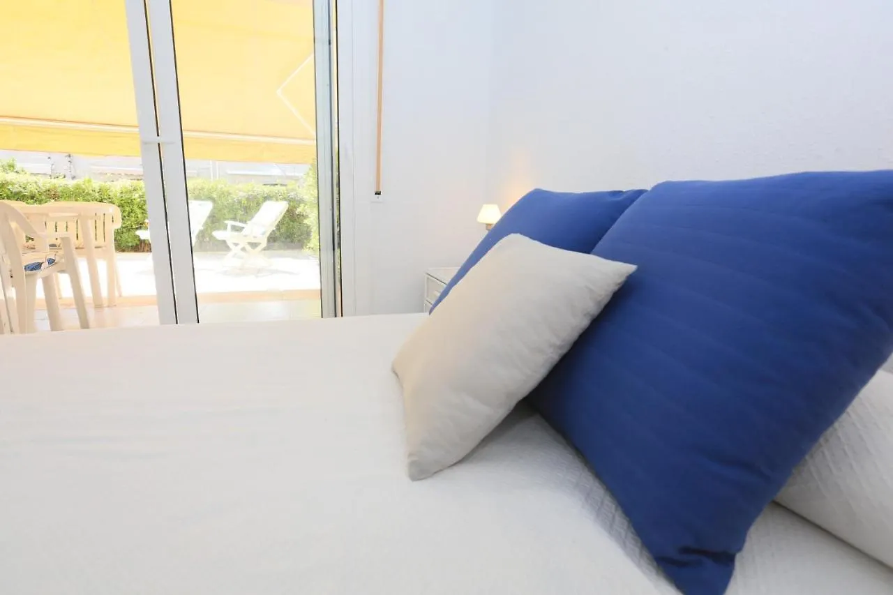 Golf A Bjos 9 Only Families Apartment Cambrils